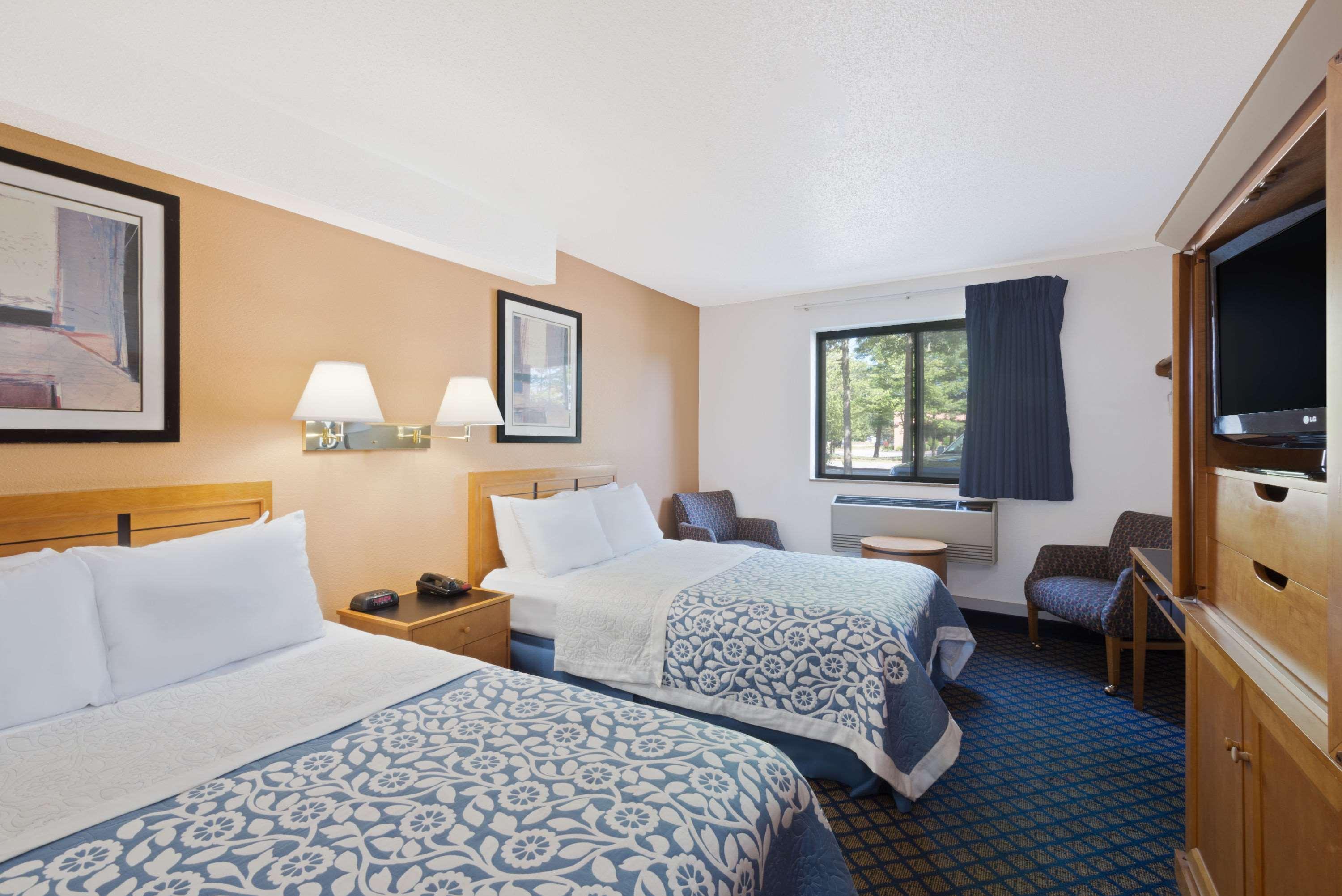 Days Inn By Wyndham Brunswick Bath Area Exterior photo