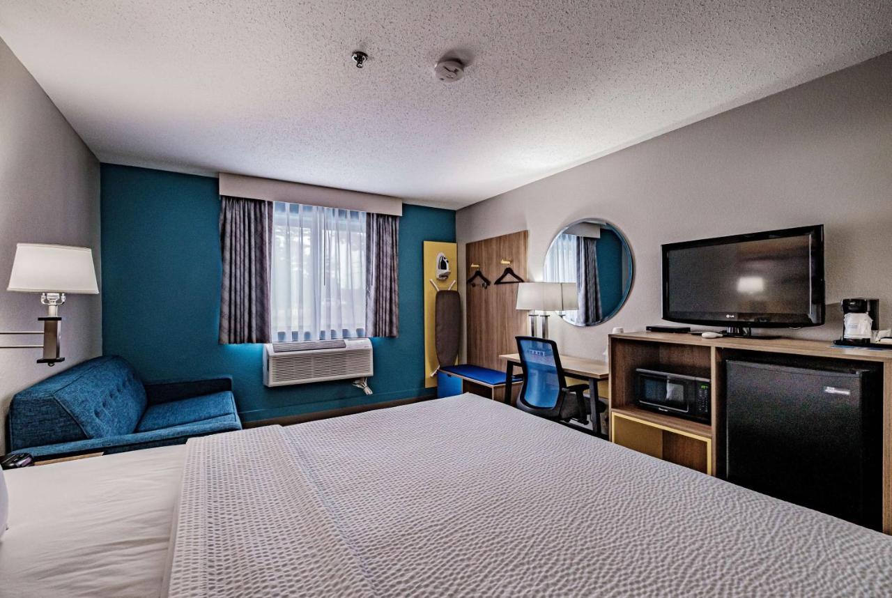 Days Inn By Wyndham Brunswick Bath Area Exterior photo